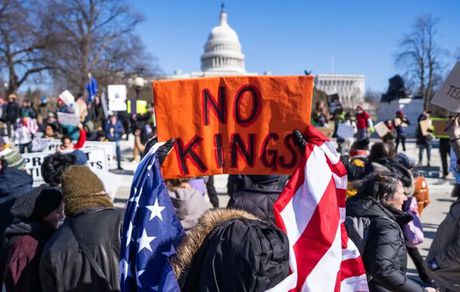 What is the reason for Americans rallying against Trump with the slogan "We don't want a king"?