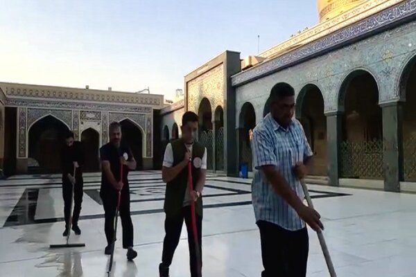 Dust-cleaning ceremony of the shrine of Hazrat Zainab (SA)