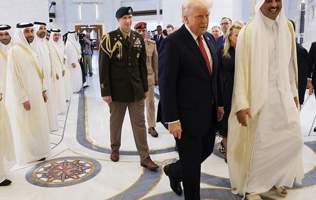 کاخ سفید: «ترامپ» توافقنامه ۱.۲ تریلیون دلاری با قطر امضا کرد
