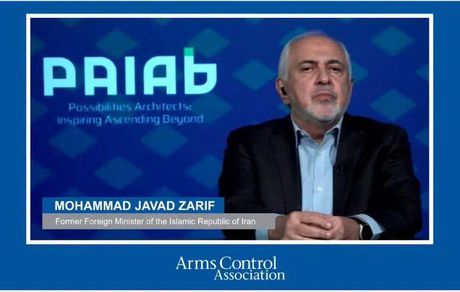 ظریف: مردم و مقامات ایران، برنامه هستهای را از دریچه عزت میبینند