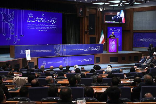 رئیس‌جمهور: در نگاه رهبر انقلاب، آزادی مشروع حق مردم و تکلیف حکومت است
