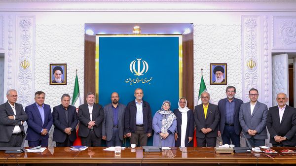 اصلاح‌طلبان از حمایت به تخریب پزشکیان رسیدند
