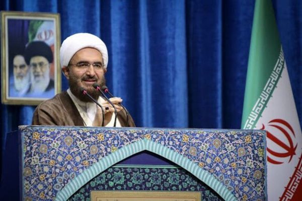 حاج‌علی‌اکبری: کشورهای حاشیه خلیج فارس، با ایران ببندید/ مراقب سارقان خطرناک گوهر عفاف باشیم
