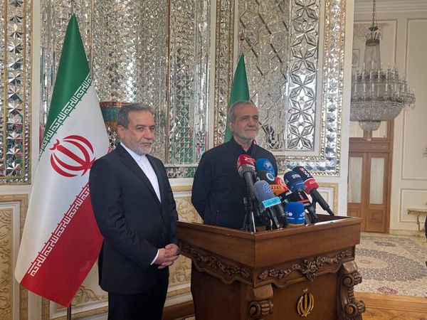 پزشکیان: دیپلماسی کشور در اوج جنگ فعال ماند
