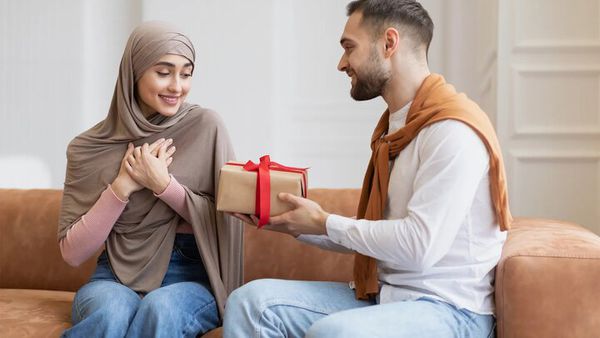 دین به زن و مرد می‌آموزد که «عشق» اصل است؛ باران تجسم عشق ابر به خاک
