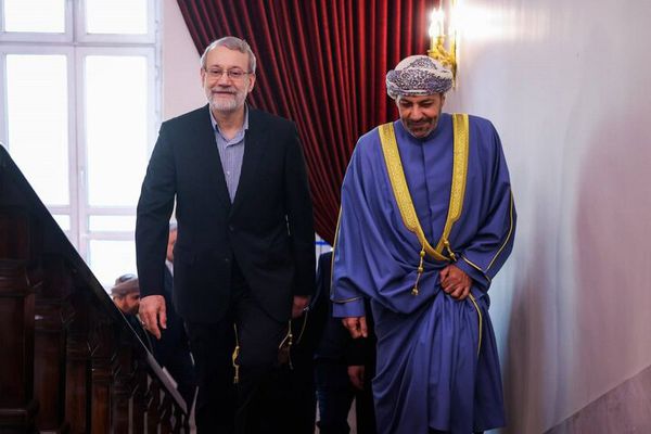 Oman's Interior Minister officially invites Larijani to visit Muscat
