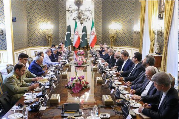 Pezshkian: Islamic countries were expected to be pioneers in creating comprehensive economic frameworks among themselves