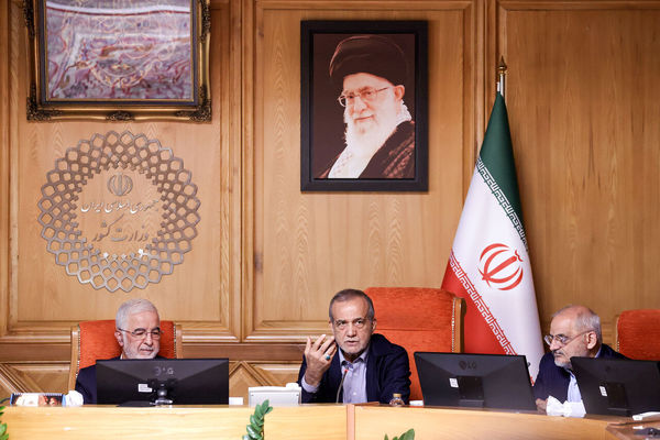 پزشکیان:کسب رضایت مراجعان، باید مهمترین شاخص ارزیابی عملکرد دستگاه‌ها باشد