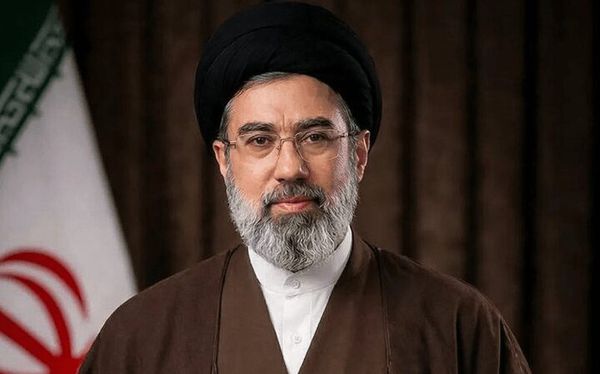 آیت‌الله سید مجتبی خامنه‌ای سومین رهبر جمهوری اسلامی ایران شد
