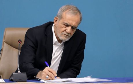 دستور پزشکیان برای خارج شدن صنایع از اولویت قطع برق

