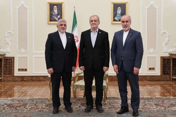 بزشکیان: تتمثل السیاسة الإیرانیة النهائیة فی التنمیة المتوازنة والهادفة للعلاقات مع الدول الصدیقة والحلیفة.