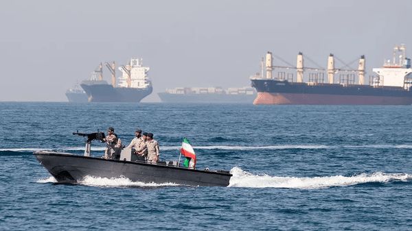 جهش قیمت نفت بعد از هدف‌گیری ناوچه آمریکایی
