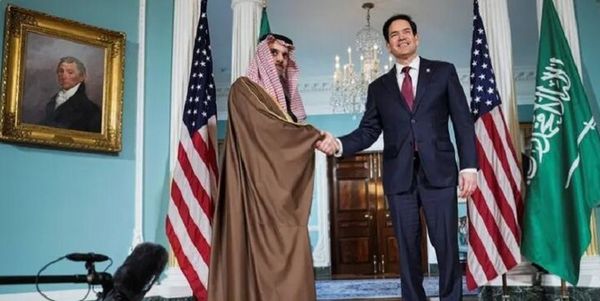 رایزنی وزیران امورخارجه آمریکا و عربستان درباره اوضاع منطقه
