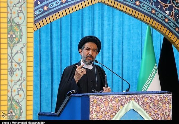خطیب نماز جمعۀ تهران: ملت مقاوم ایران در حال نگارش تاریخ جدید است