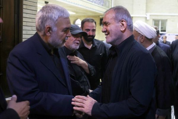 حضور پزشکیان در مراسم ختم پدر دبیر شورای عالی امنیت ملی