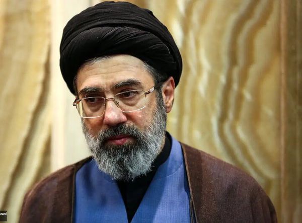 آیت‌الله سید مجتبی خامنه‌ای شخصیتی در تقاطع علم، جهاد و سیاست
