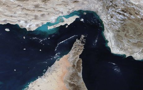 اصابت دو موشک به ناوچه آمریکایی در پی بی‌توجهی به هشدار ایران